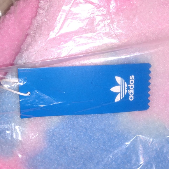 🇺🇲ADÍDAS Tie Dyed Fuzzy Shoulder Bag in Cream White/Multicolored Nice - Picture 9 of 11